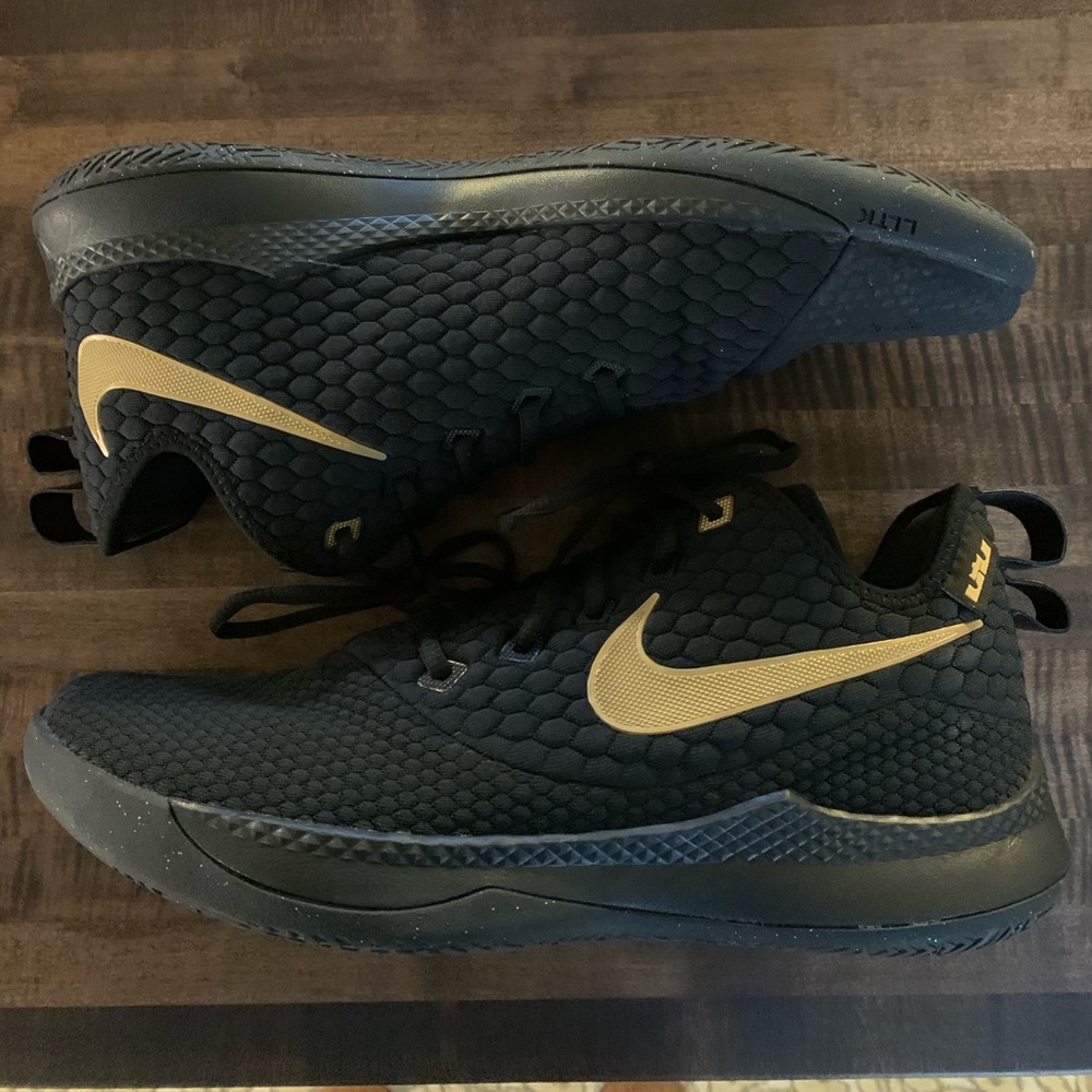Nike LeBron Witness III Basketball Shoes